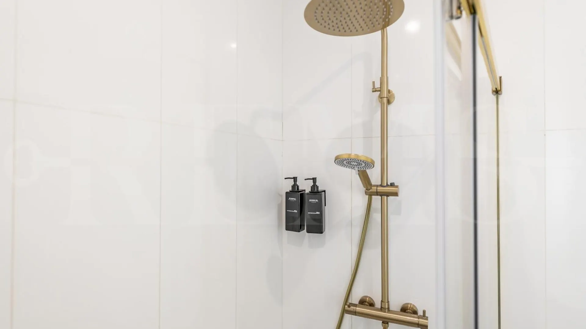 Sophisticated Modern Apartment Center By Rems Málaga