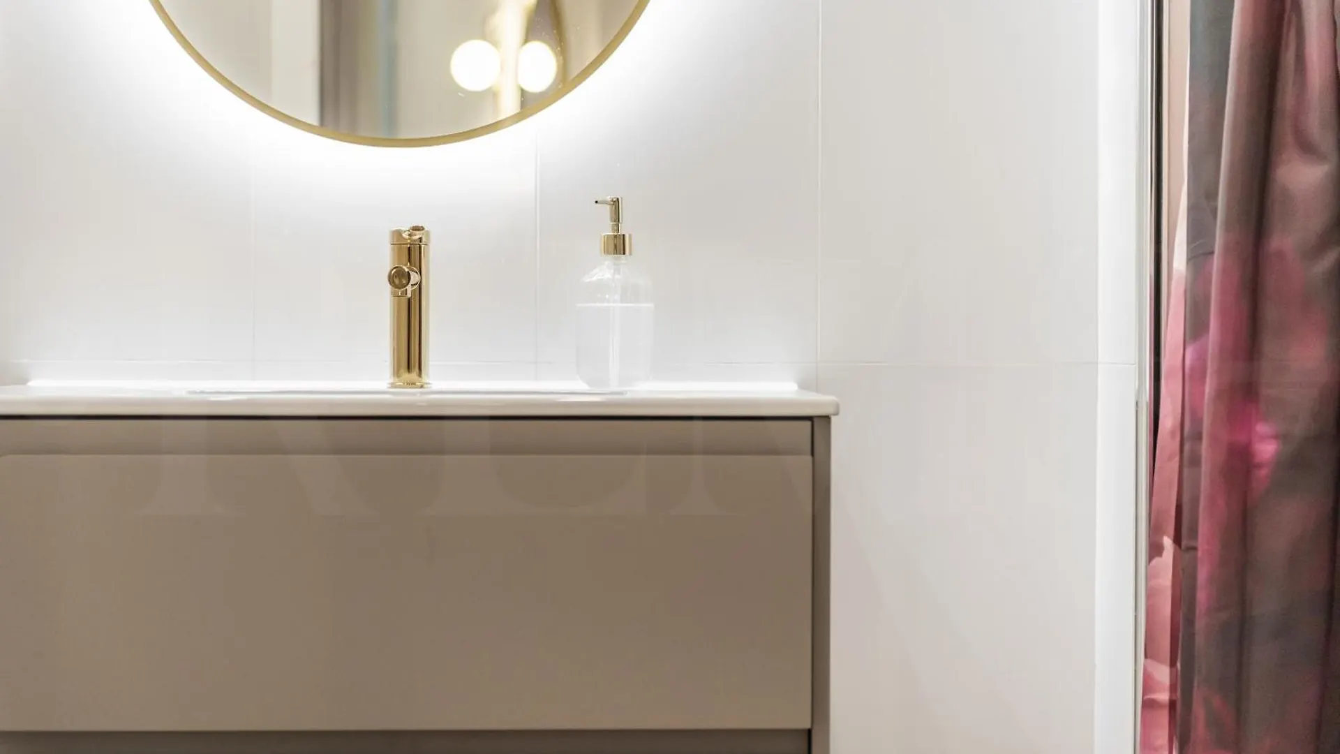 Sophisticated Modern Apartment Center By Rems Málaga 0*,  Spanien