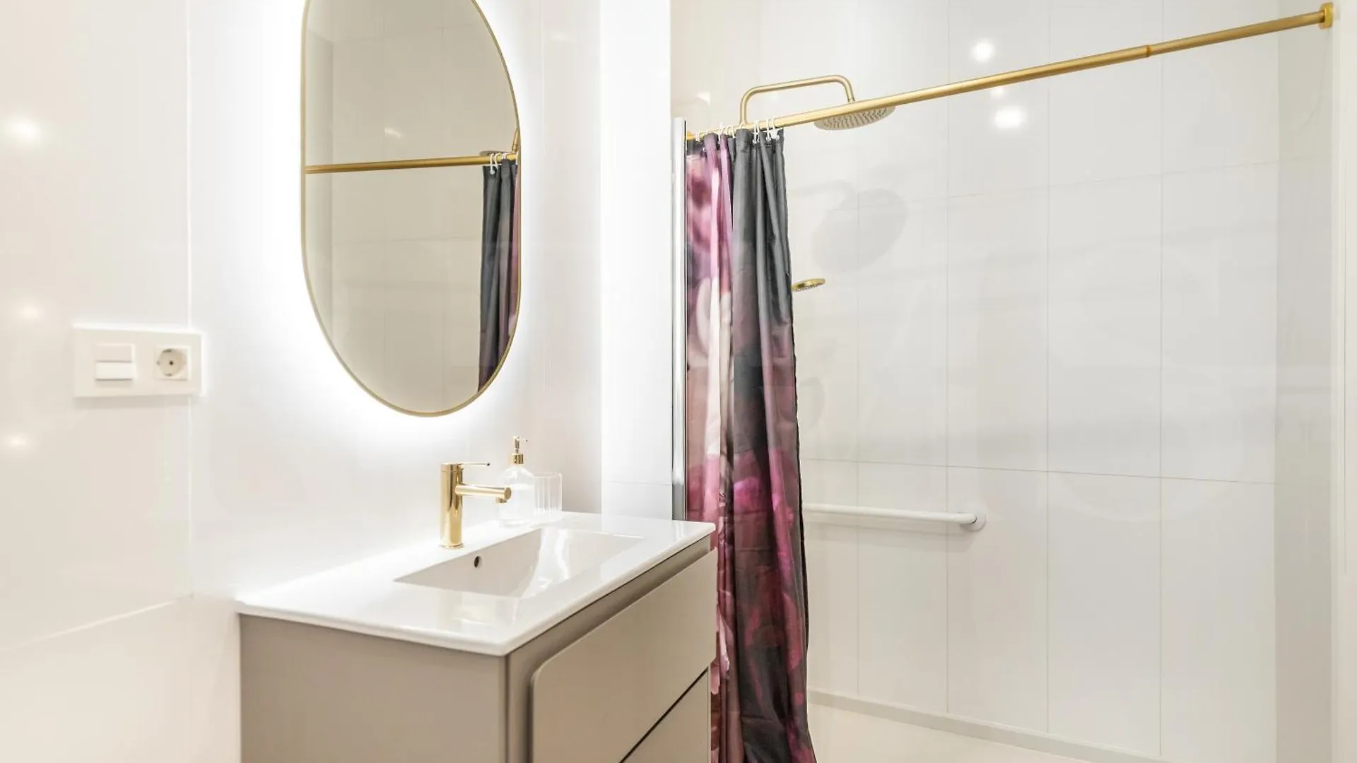 Sophisticated Modern Apartment Center By Rems Málaga