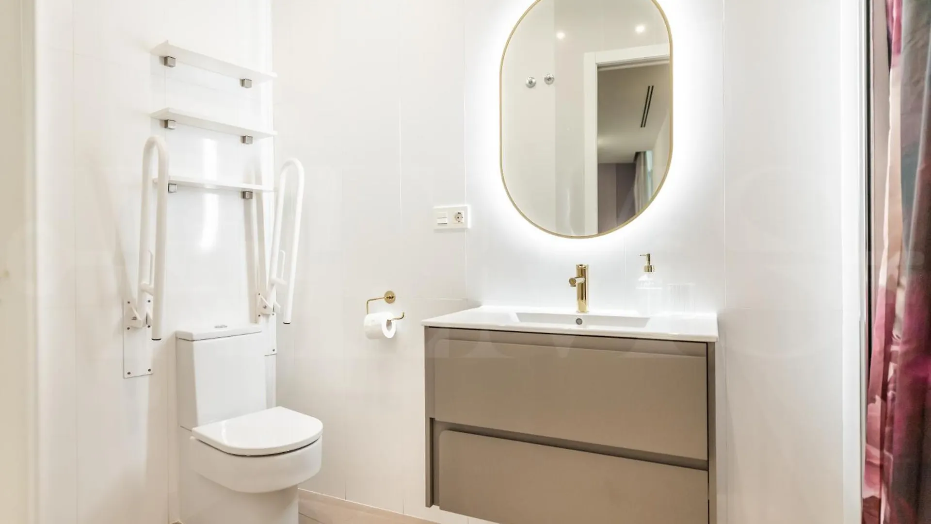 Sophisticated Modern Apartment Center By Rems Málaga Spanien