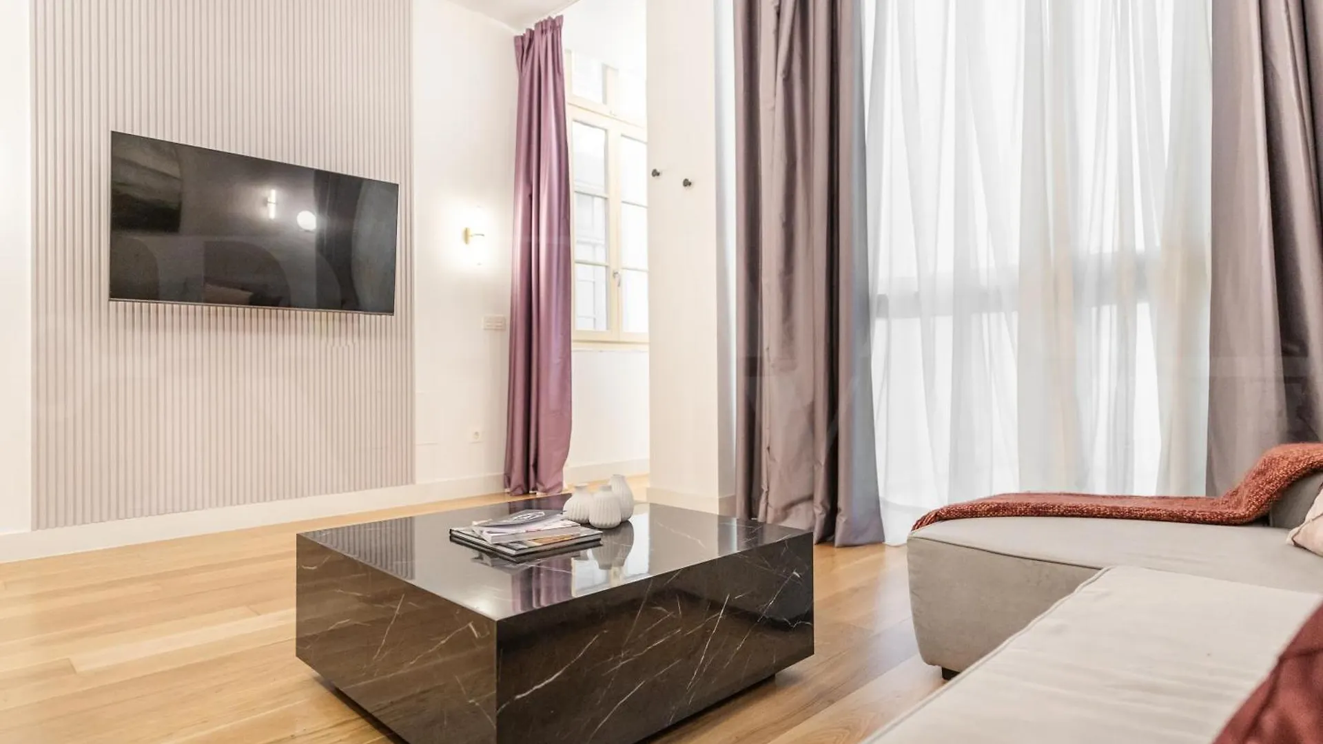 Sophisticated Modern Apartment Center By Rems Málaga Spanien